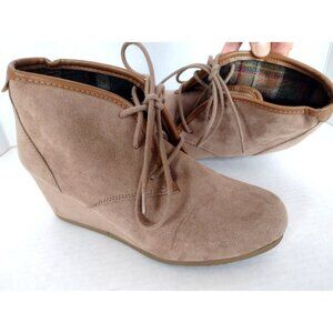 Mad Love Myrtle Wedge Ankle Bootie Size 8 Tan Faux Suede Retro Flannel Lined